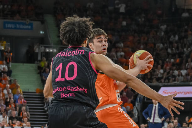 背后存在的 背后存在的