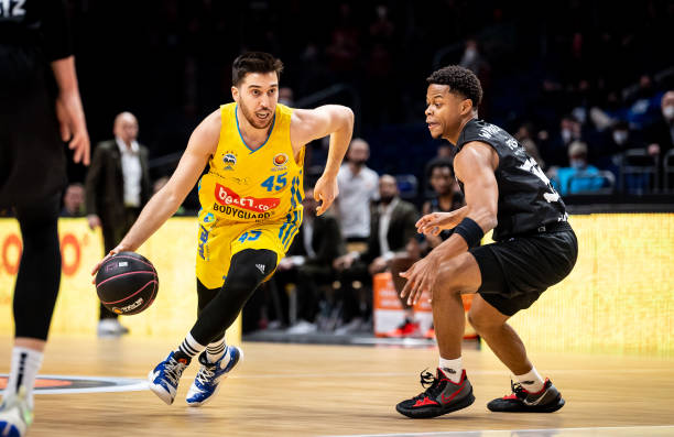 西班牙队以 西班牙队以